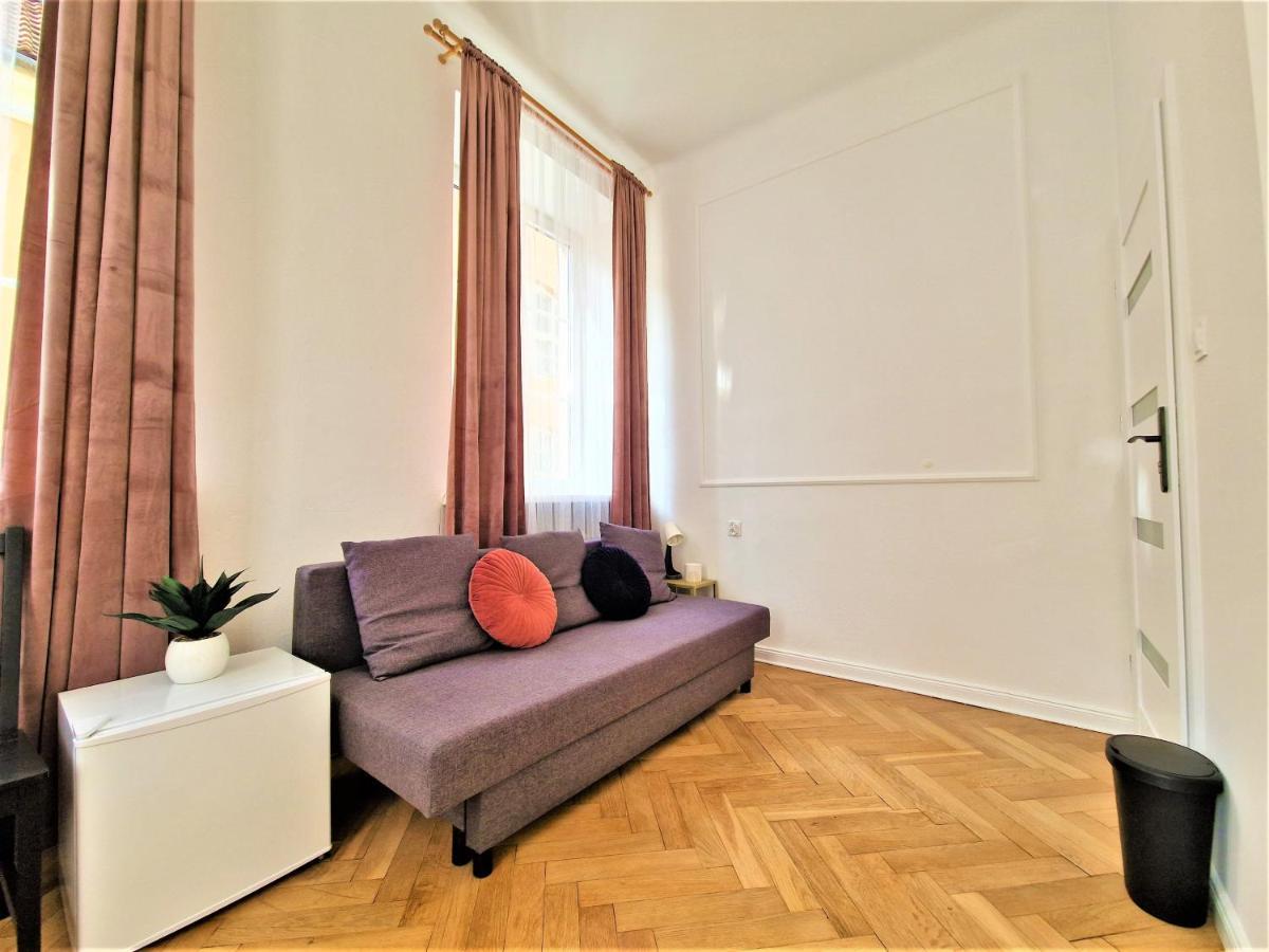 J&W Apartments Swietojanska Rooms Warsaw Exterior photo